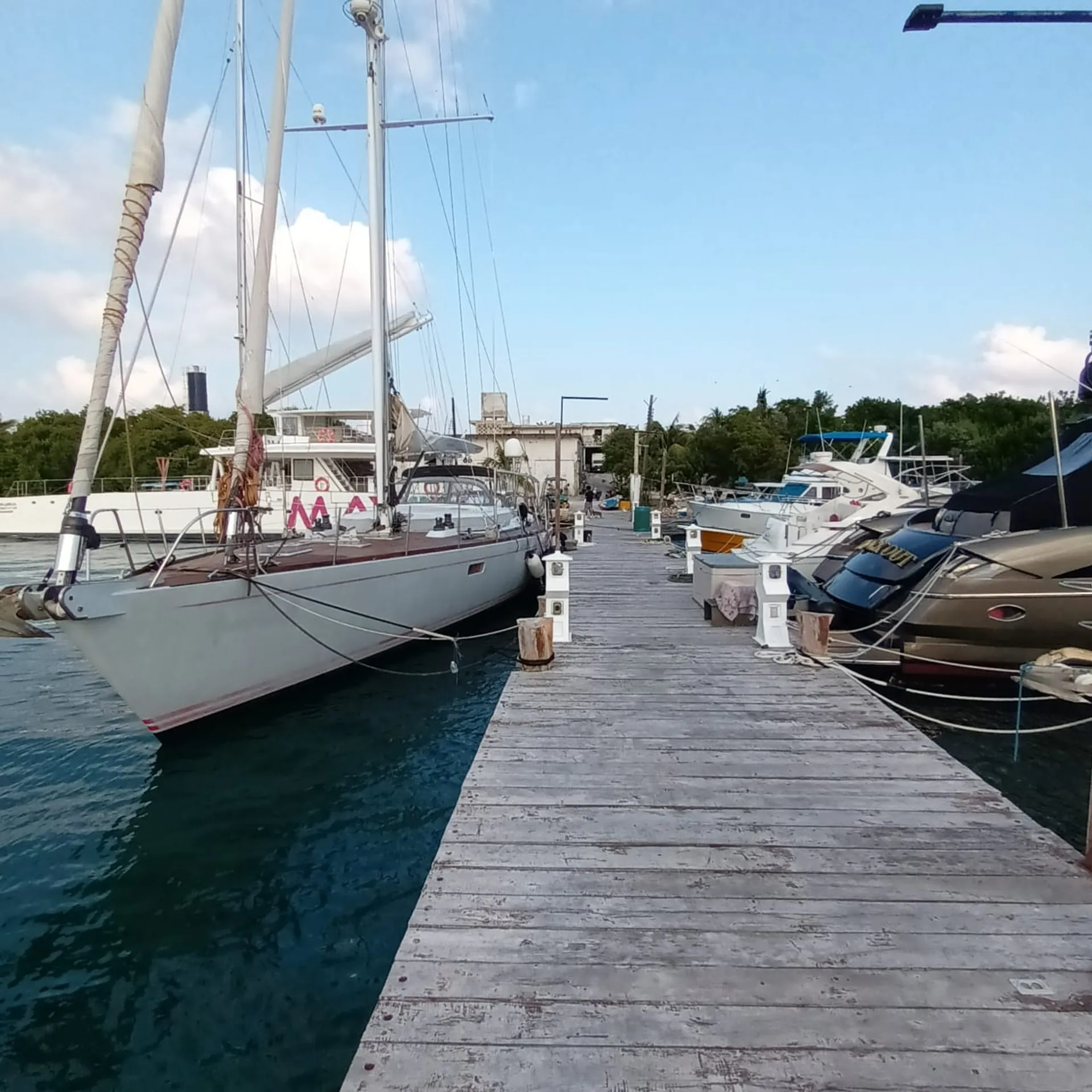foto mar pasillo madera rumbo a mar y barcos